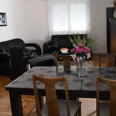Vikendica Oaza Mira Holiday home